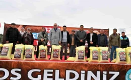 Manisa Büyükşehir Belediyesi, Gördes’teki Çiftçilere Gübre Desteği Sağladı