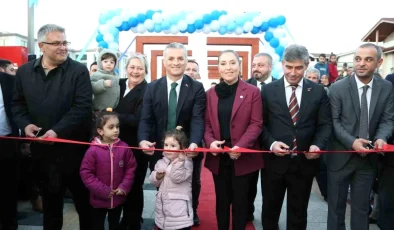 Trabzon Yomra’da Cumhuriyet Parkı ve Sosyal Yaşam Alanı açıldı